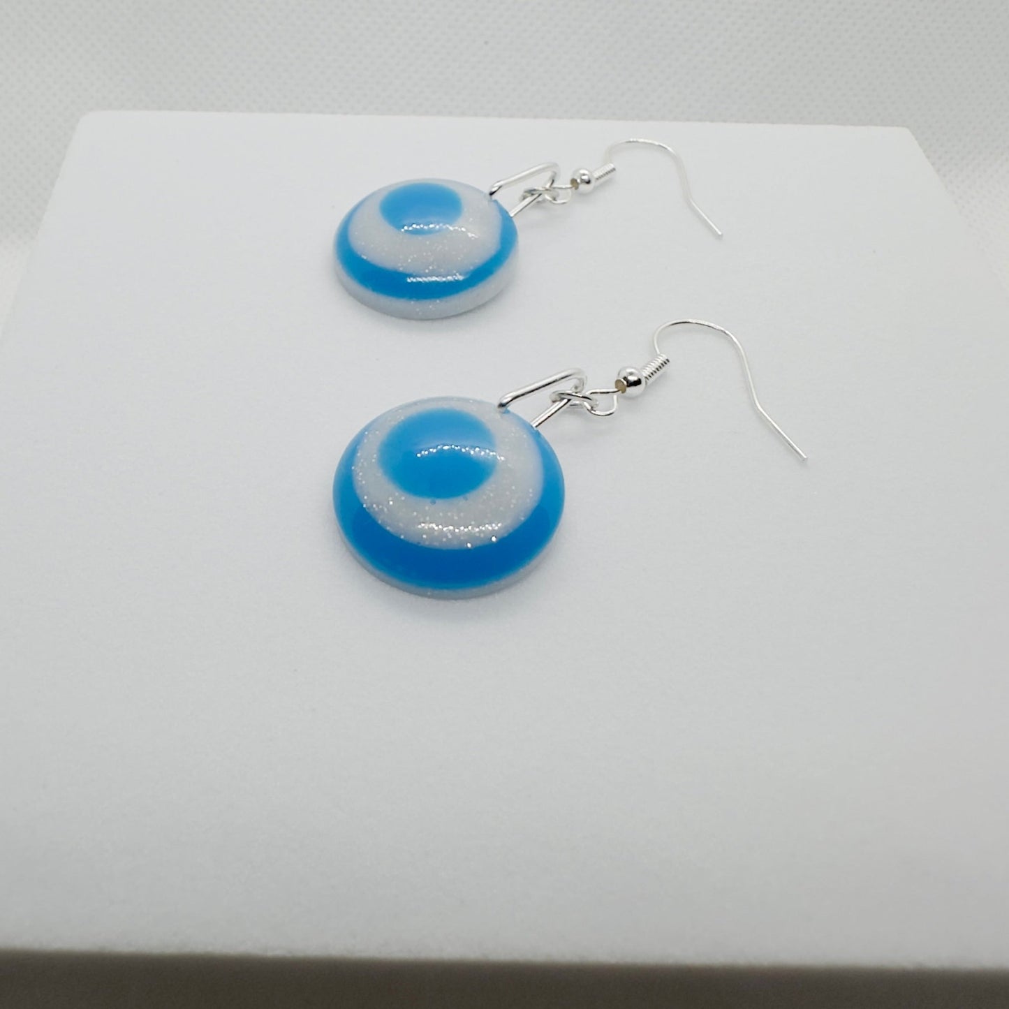 Blue and white fun dangle earrings - Primacora