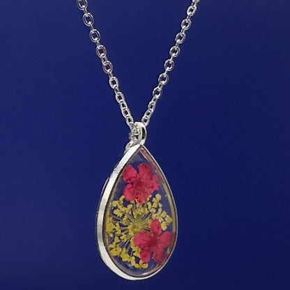 Teardrop necklace in cherry red and cream flowers - Primacora