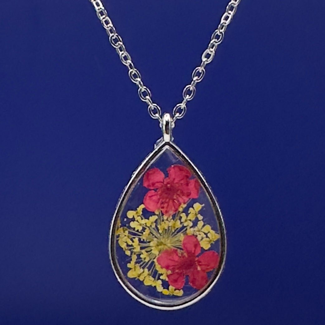 Teardrop necklace in cherry red and cream flowers - Primacora