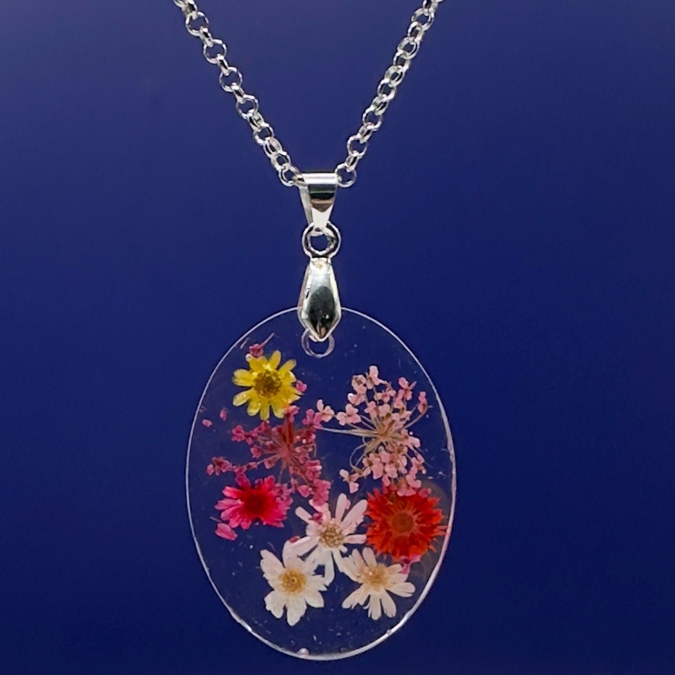 Vibrant pressed flowers oval necklace - Primacora